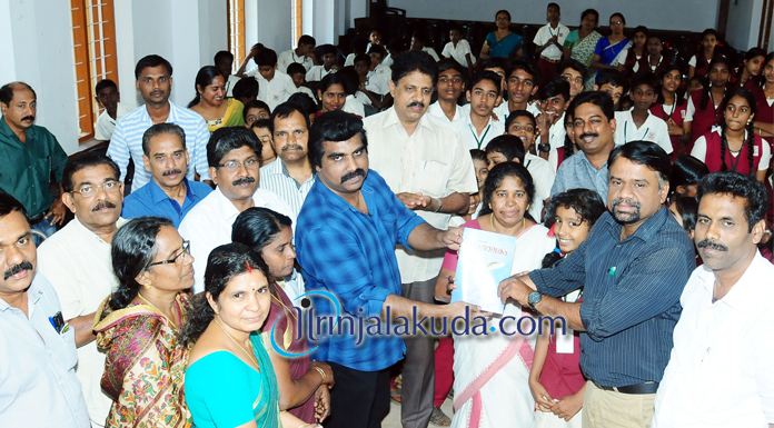 വേളൂക്കര ഗ്രാമപ്പഞ്ചായത്തിന്റെ സാംസ്കാരിക പ്രസിദ്ധീകരണമായ ;ഗ്രാമജാലകത്തിന്റെ പുതിയ ലക്കം ചലച്ചിത്ര സംവിധായകന് പ്രേംലാല് പ്രകാശനം ചെയ്തു