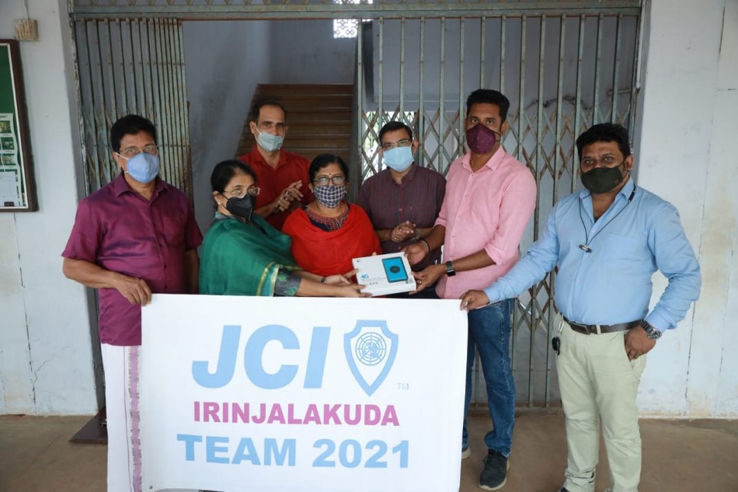 പഠന സൗകര്യത്തിന് ടാബ്ലറ്റ് കമ്പ്യൂട്ടർ നൽകി ജെ സി ഐ