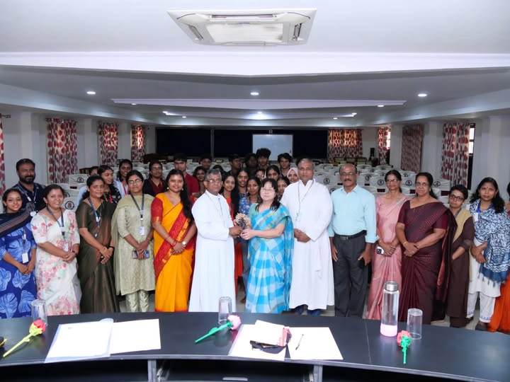 ഇരിങ്ങാലക്കുടയിലെ ക്രൈസ്റ്റ് കോളേജ് ഇൻസ്റ്റിറ്റ്യൂഷൻസ് ഇൻനൊവേഷൻ കൗൺസിലിന്റെ ആഭിമുഖ്യത്തിൽ ജാപ്പനീസ് ഗവേഷകയായ മാരി സെകിഗുച്ചിയുടെ സന്ദർശനവും സംവാദവും സംഘടിപ്പിച്ചു