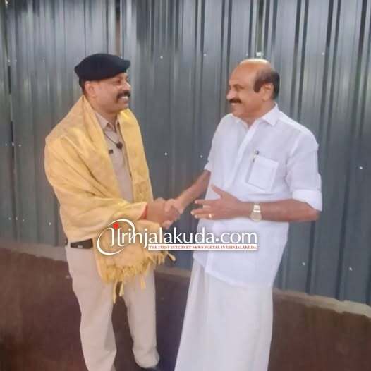 രക്ഷകനെ അഭിനന്ദിച്ച് തോമസ്ഉണ്ണിയാടൻ എം എൽ എ രക്ഷകനെ അഭിനന്ദിച്ച് തോമസ്ഉണ്ണിയാടൻ എം എൽ എ