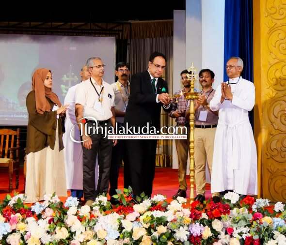 ദി എഐ ടേൺ’ എന്ന വിഷയത്തിലുള്ള അന്താരാഷ്ട്ര സമ്മേളനം ഇരിങ്ങാലക്കുടയിലെ ക്രൈസ്റ്റ് കോളേജിൽ ഉദ്ഘാടനം ചെയ്തു ദി എഐ ടേൺ’ എന്ന വിഷയത്തിലുള്ള അന്താരാഷ്ട്ര സമ്മേളനം ഇരിങ്ങാലക്കുടയിലെ ക്രൈസ്റ്റ് കോളേജിൽ ഉദ്ഘാടനം ചെയ്തു