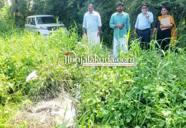 അറവ് മാലിന്യം വ്യാപകമായി തളളുന്നതായി പരാതി അറവ് മാലിന്യം വ്യാപകമായി തളളുന്നതായി പരാതി